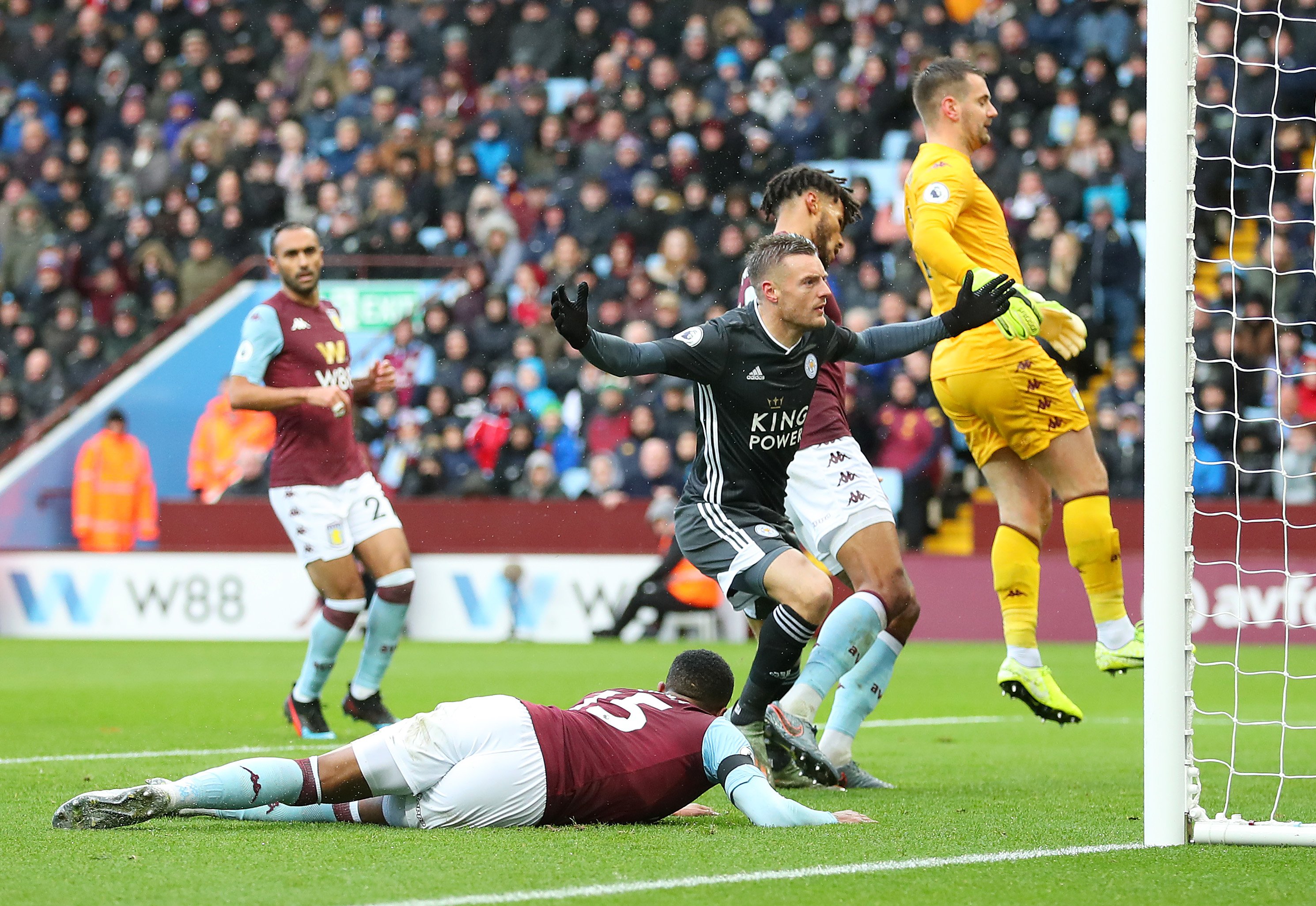 显示出他在 显示出他在